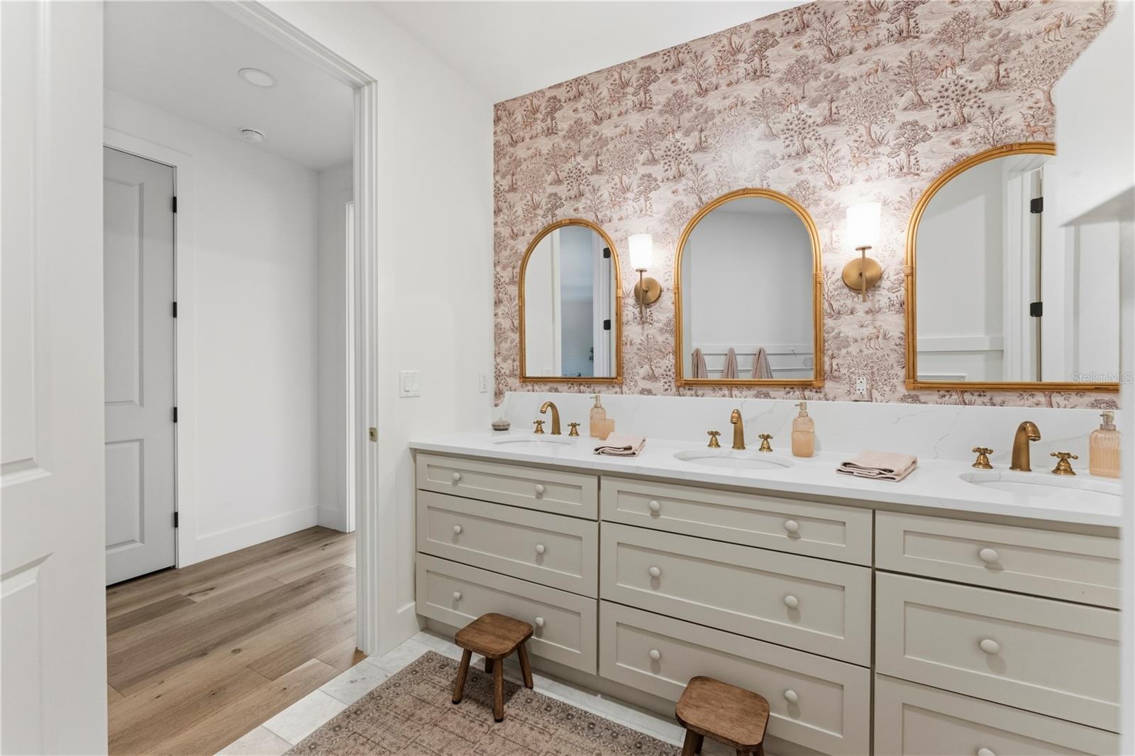 LAKE JOHNS SHORES - Residential