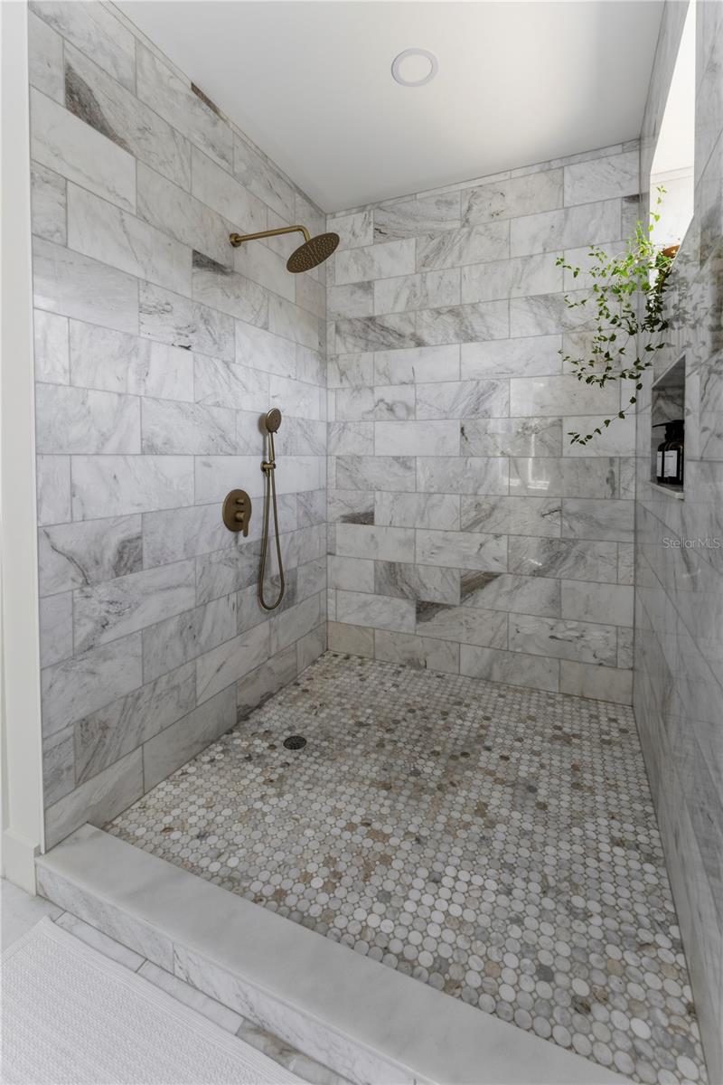 LAKE JOHNS SHORES - Residential