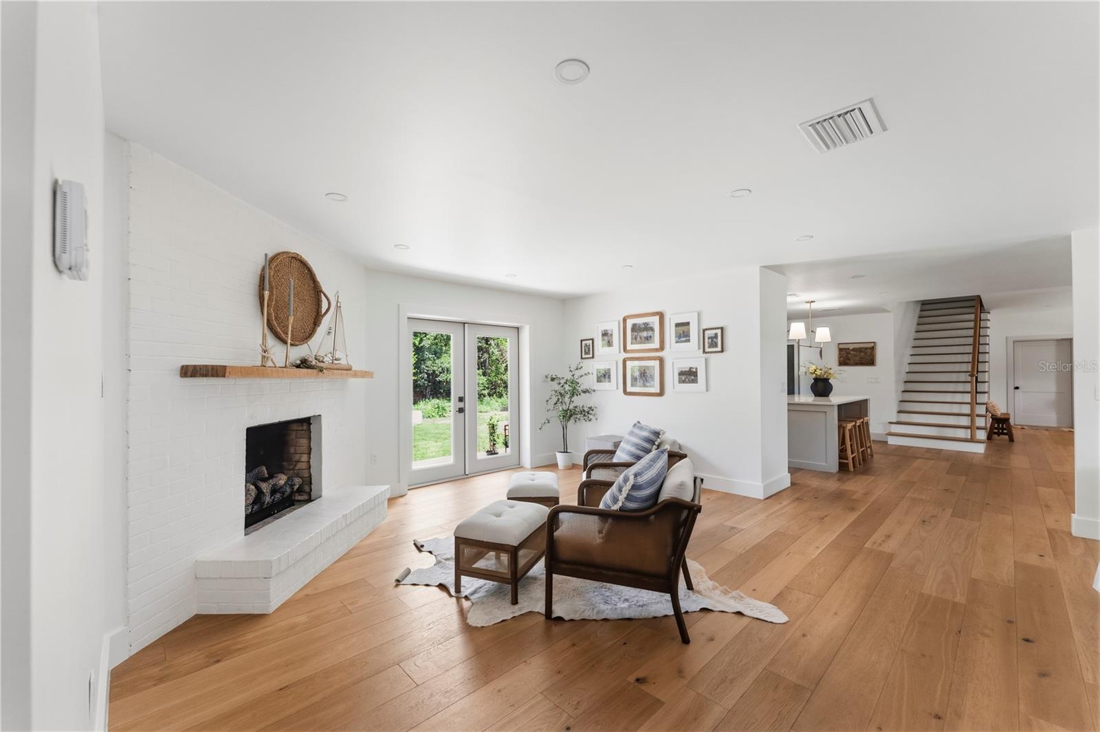 LAKE JOHNS SHORES - Residential