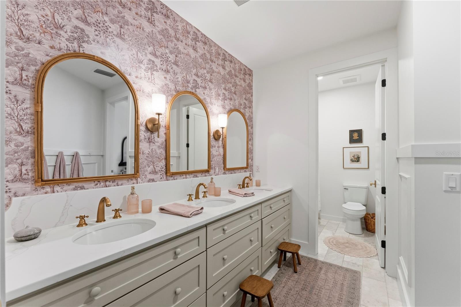 LAKE JOHNS SHORES - Residential
