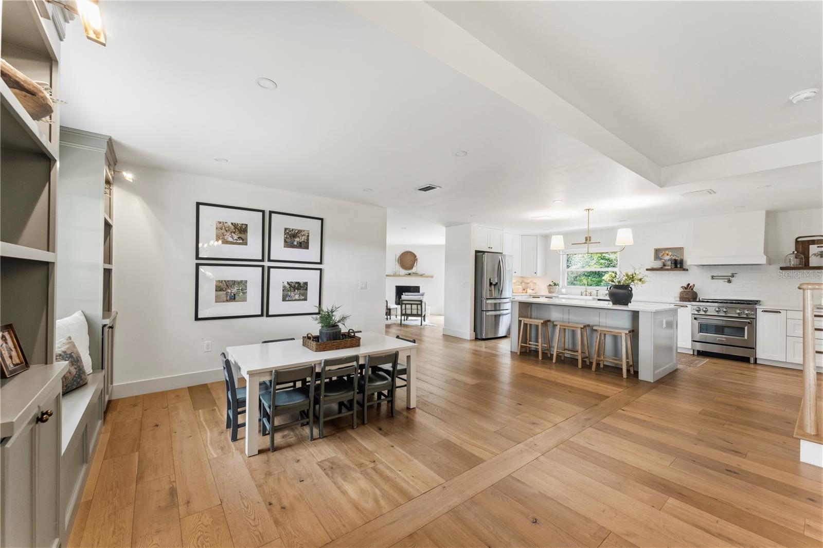 LAKE JOHNS SHORES - Residential