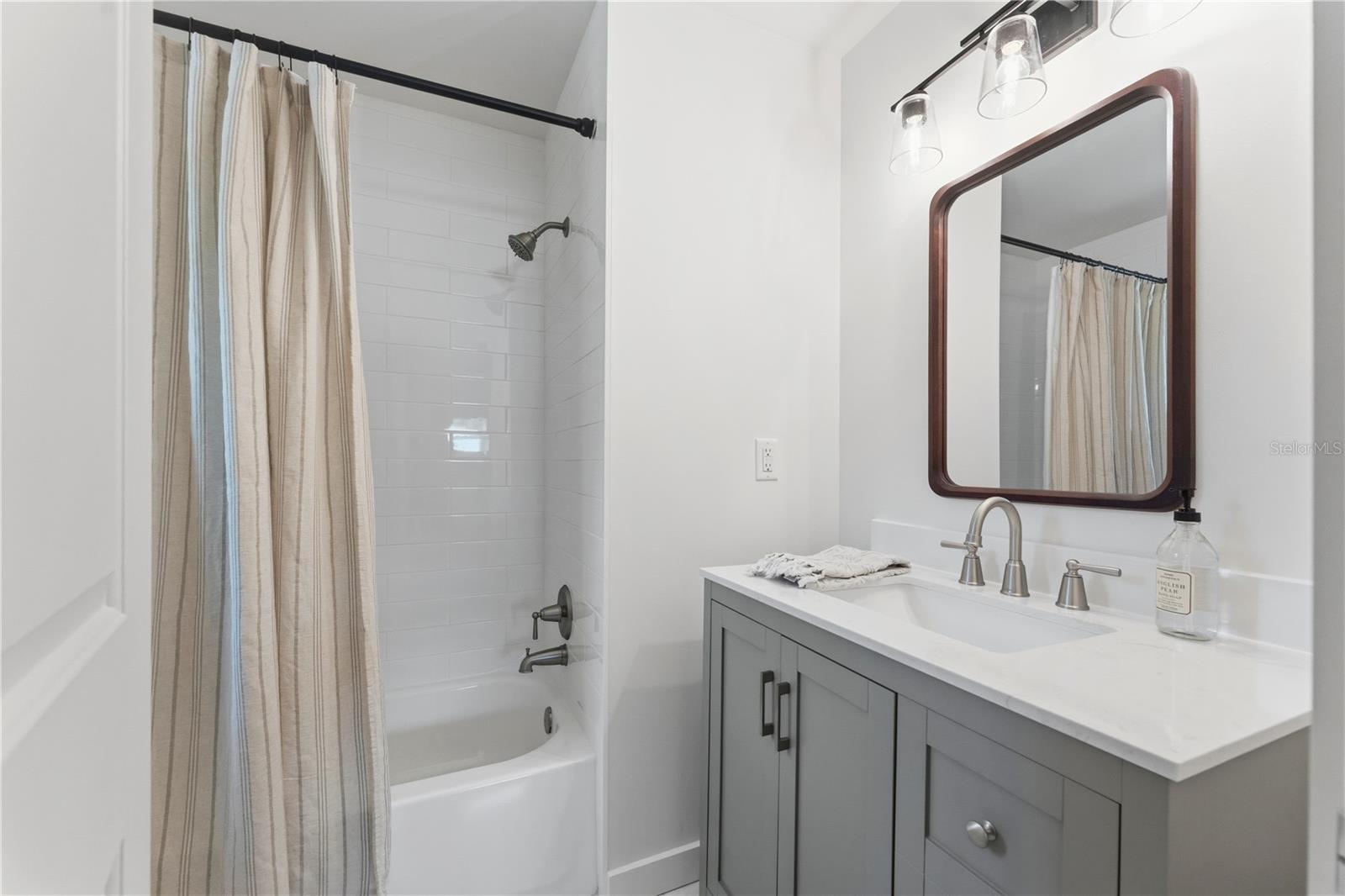 LAKE JOHNS SHORES - Residential