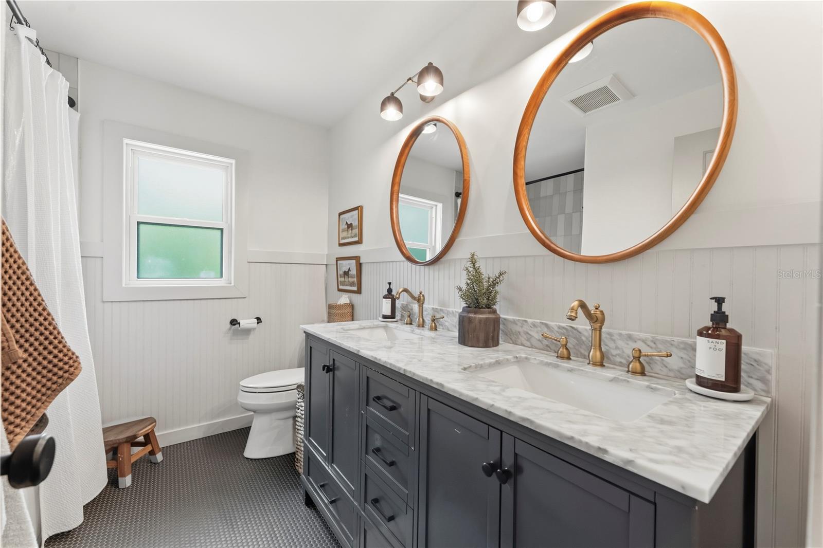 LAKE JOHNS SHORES - Residential