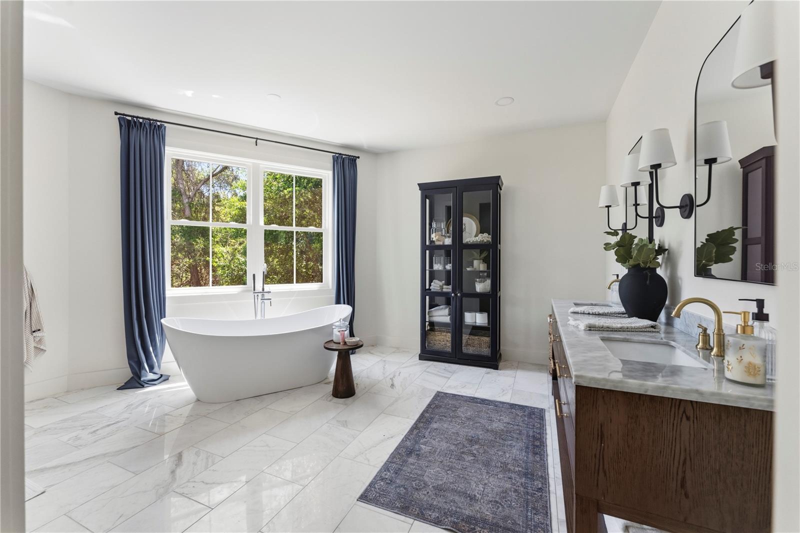 LAKE JOHNS SHORES - Residential