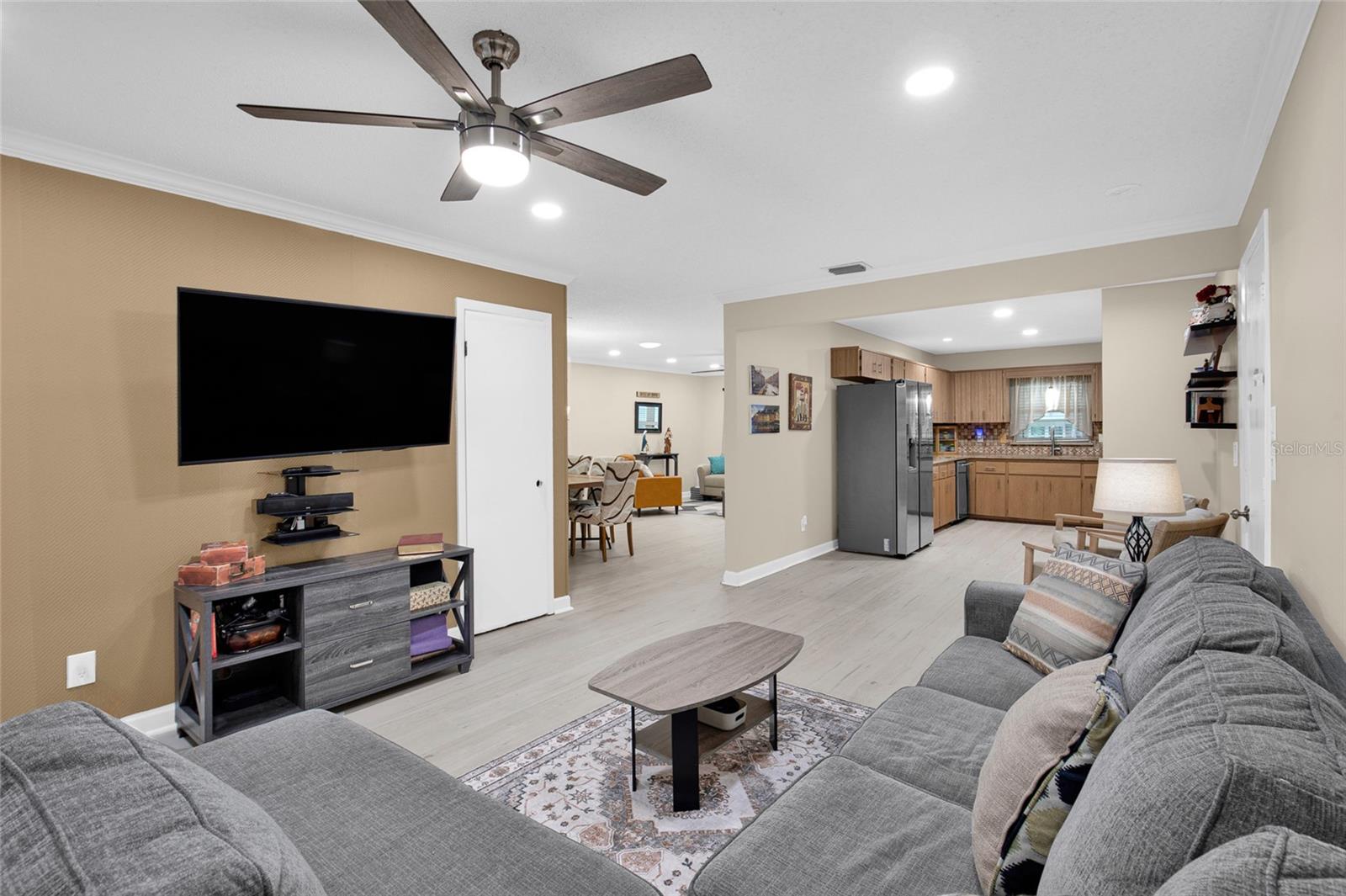 CIRCLE SQUARE WOODS - Residential