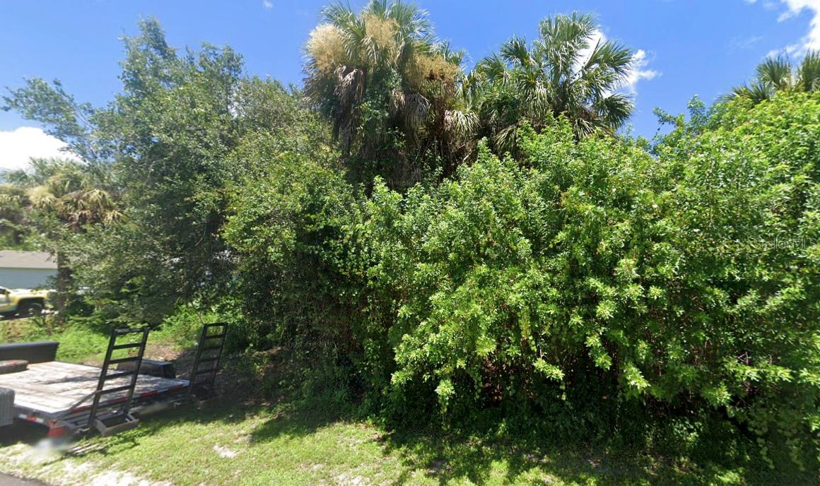 Great investment opportunity, big lot on paved street in a growing area.
