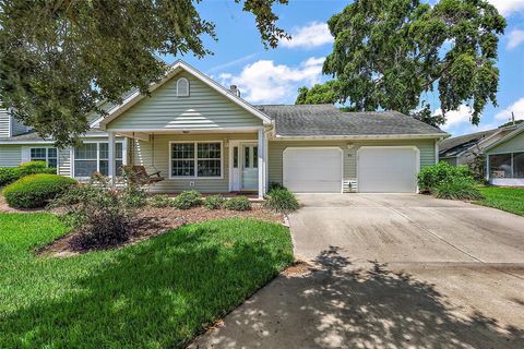 Photo of 911 Beverly Harbors Drive #16, Leesburg, FL 34748 (MLS # G5098686)