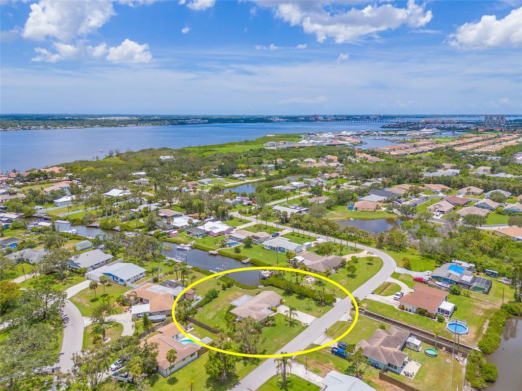 Photo of 336 Highland Shores Dr, Ellenton, FL 34222 (MLS # A4656395)