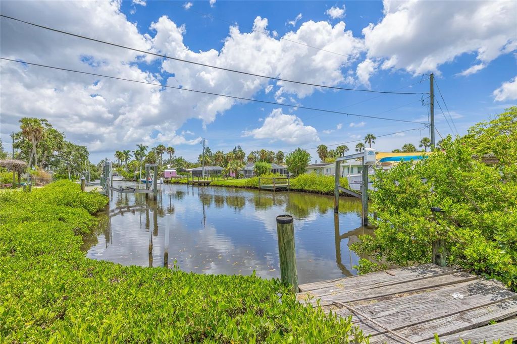 Photo of 336 Highland Shores Dr, Ellenton, FL 34222 (MLS # A4656395)