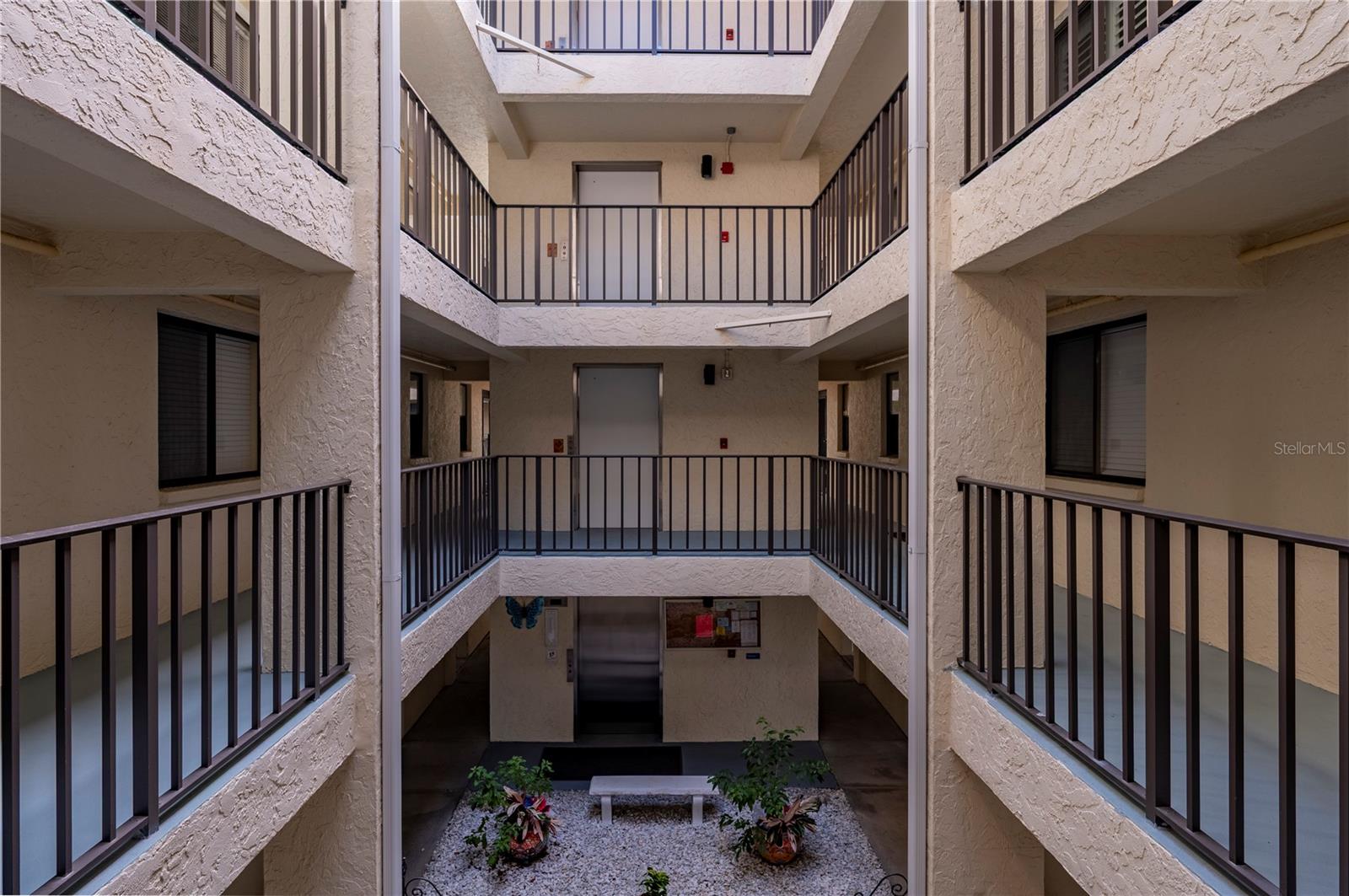 SANDPIPER KEY BLDG 07 - Residential