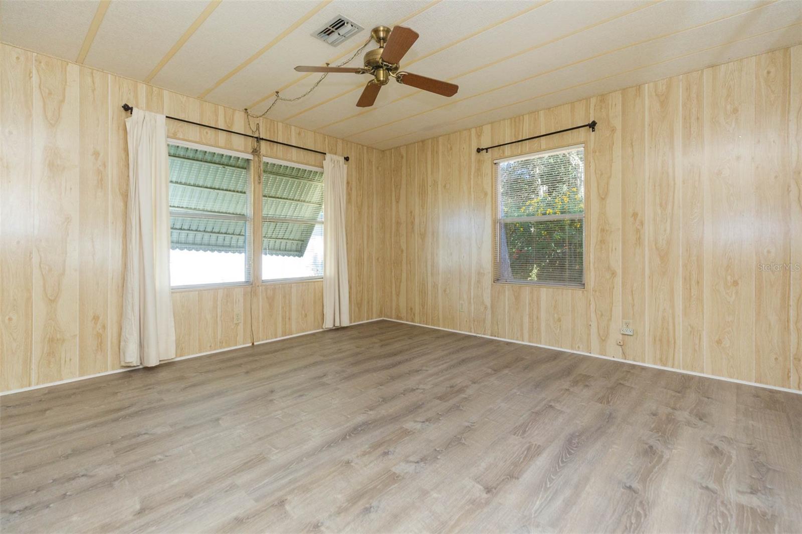 SHADY OAKS MOBILE MODULAR ESTATES - Residential