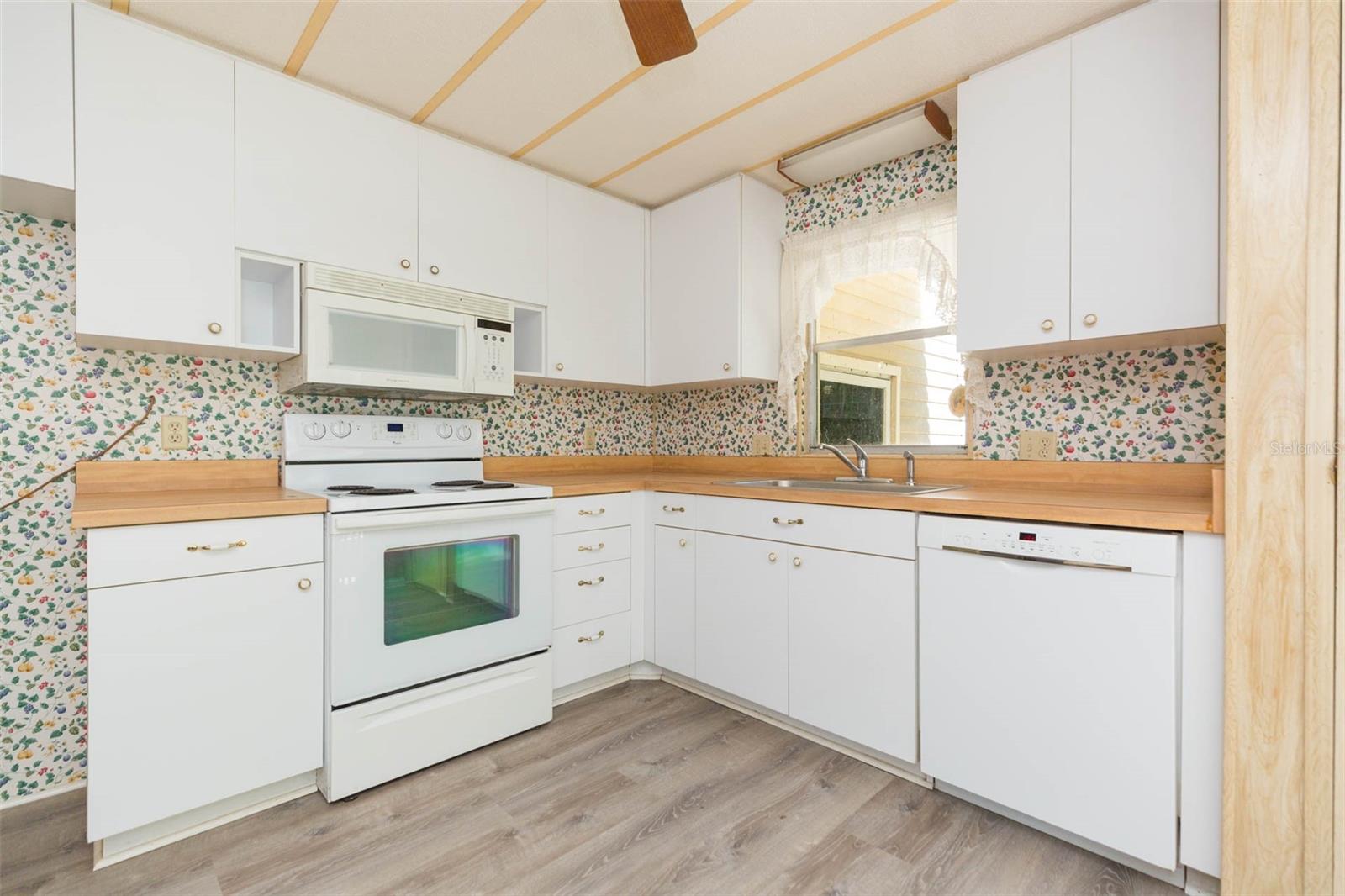 SHADY OAKS MOBILE MODULAR ESTATES - Residential