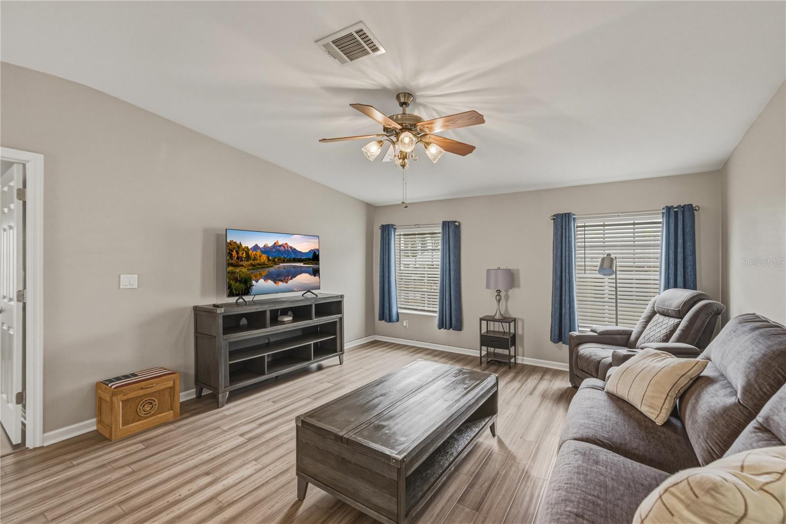 GRAND HORIZONS PH 01 - Residential