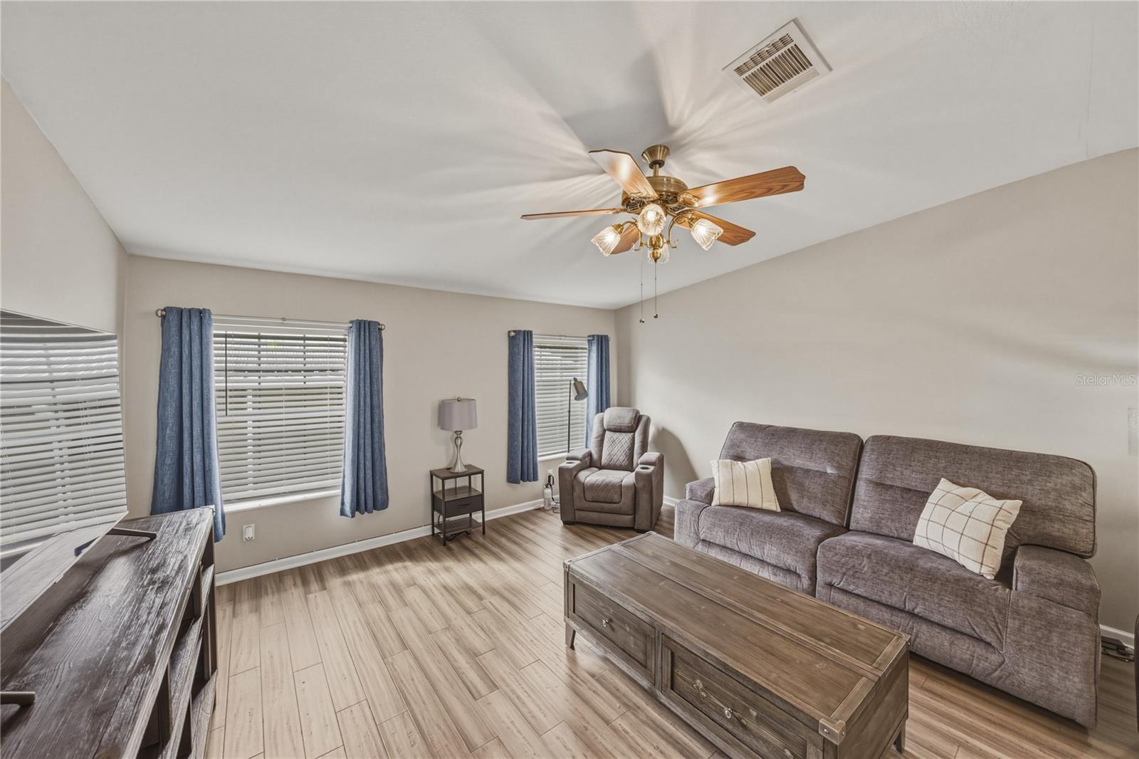 GRAND HORIZONS PH 01 - Residential