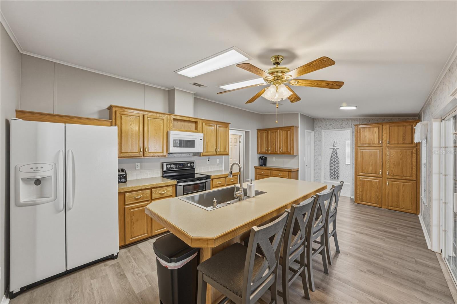 GRAND HORIZONS PH 01 - Residential