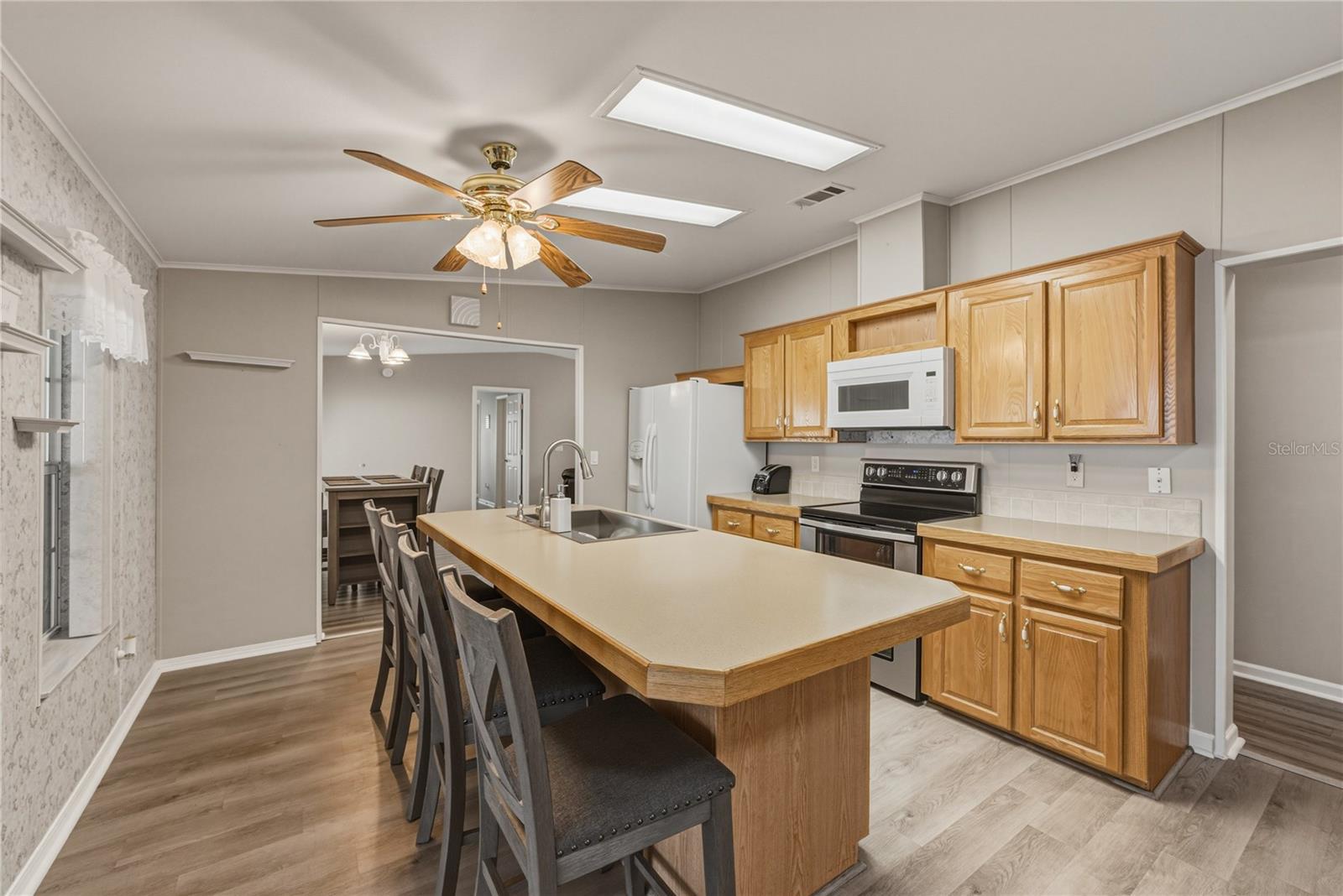 GRAND HORIZONS PH 01 - Residential