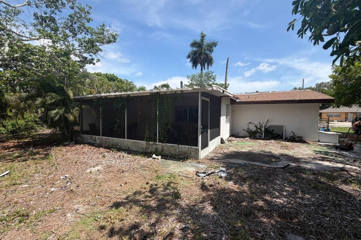 1515 MAPLE DRIVE