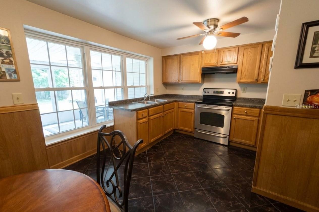 1515 MAPLE DRIVE