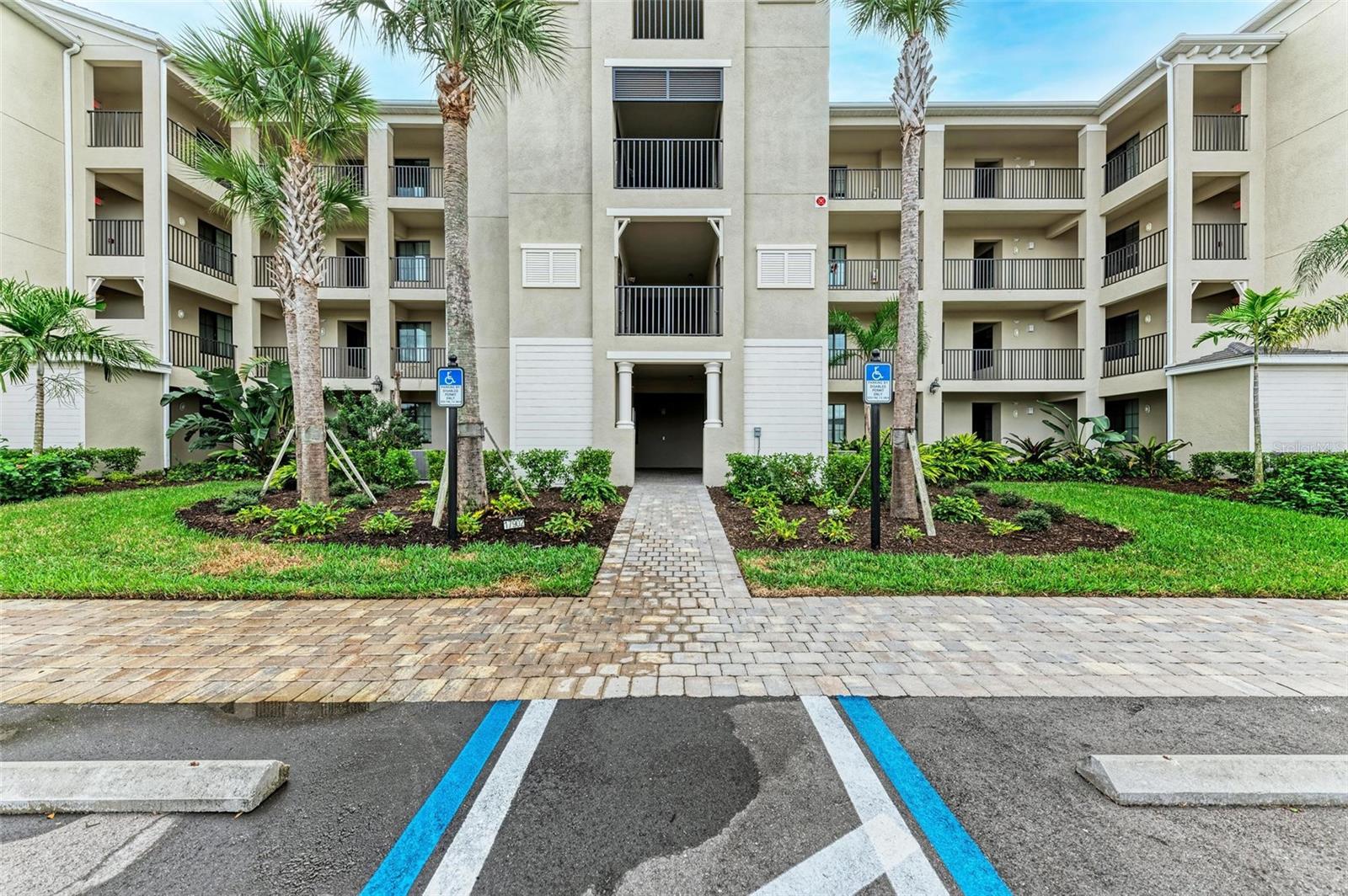 LAKEWOOD NATIONAL PH I TERRACE VII - Residential Lease