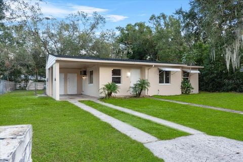 A home in WINTER HAVEN