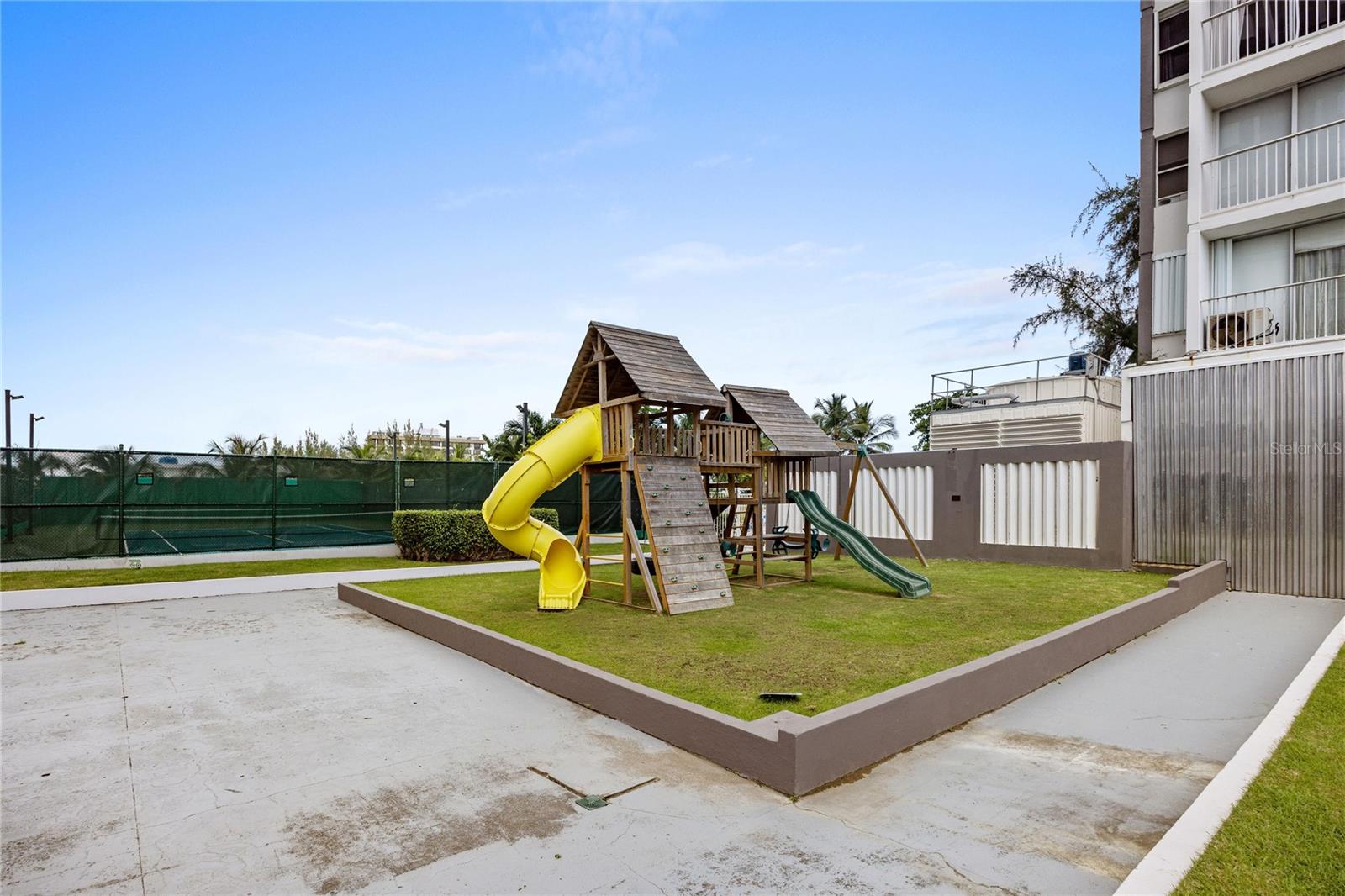 COND. PLAZA DEL MAR - Residential