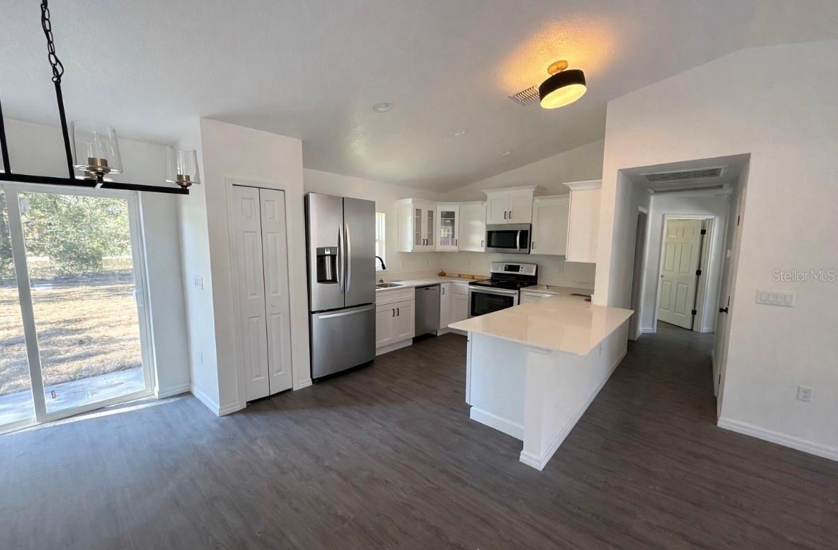 RAINBOW LAKES ESTATES - Residential