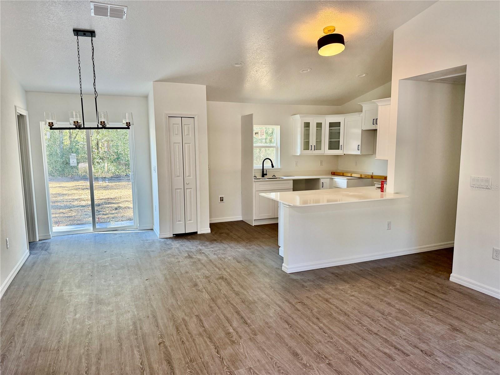 RAINBOW LAKES ESTATES - Residential