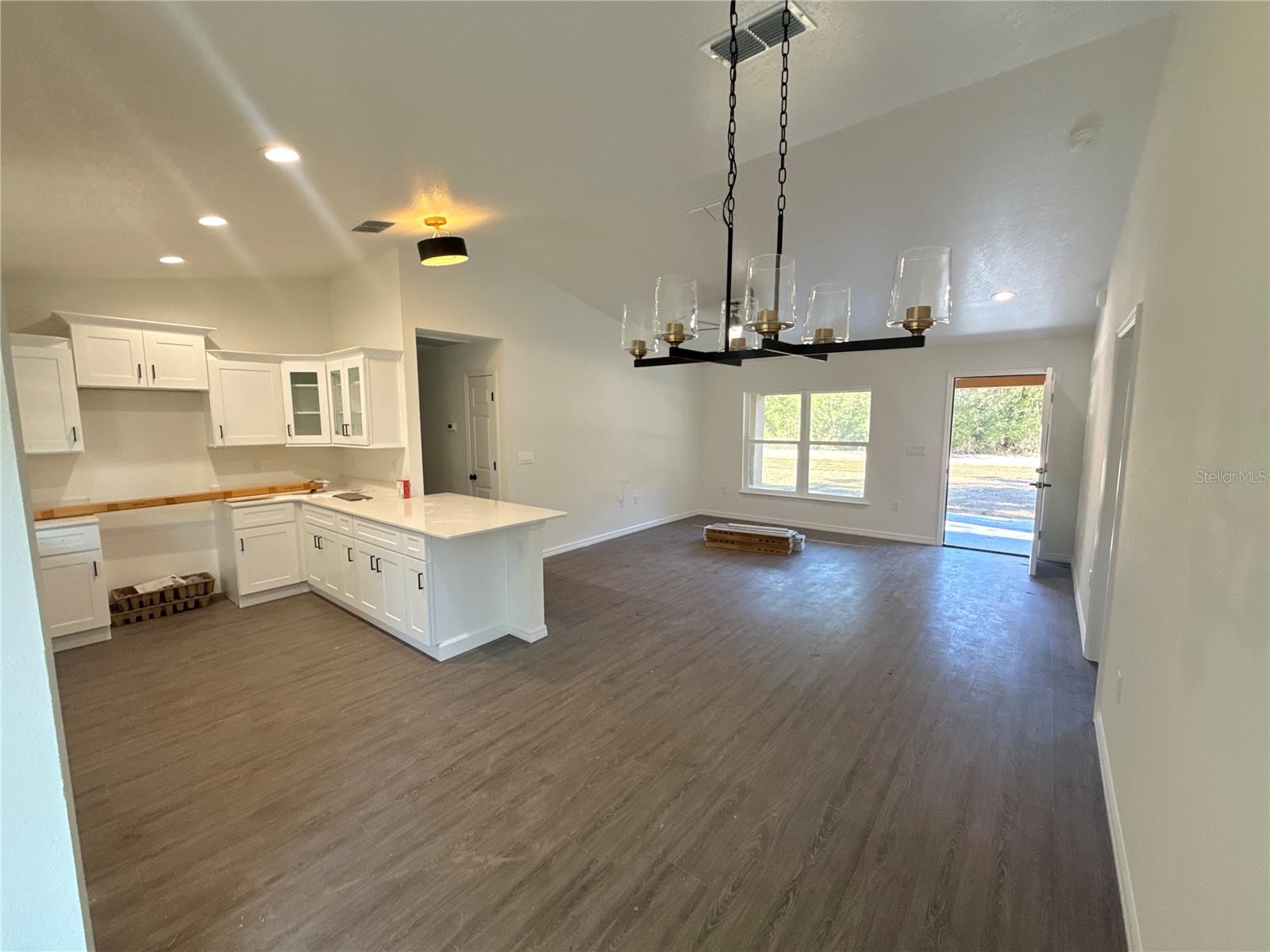 RAINBOW LAKES ESTATES - Residential