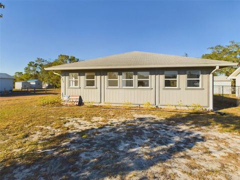 A home in LAKE WALES