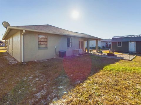 A home in LAKE WALES