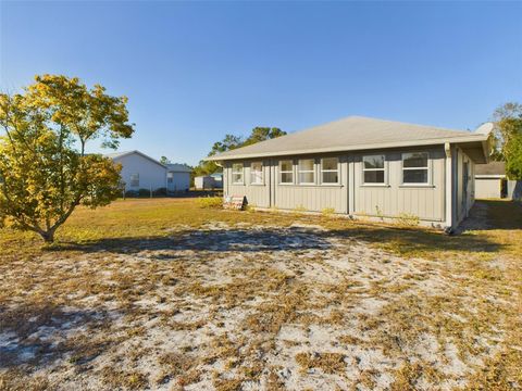 A home in LAKE WALES