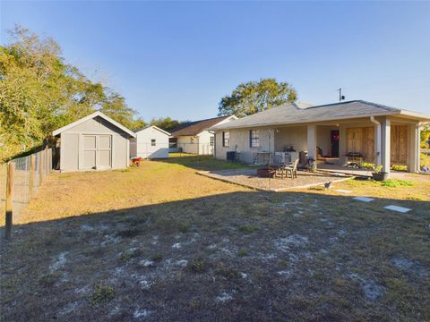 A home in LAKE WALES