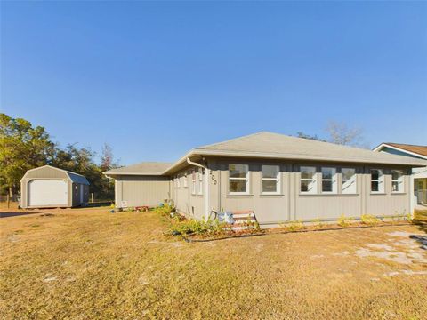 A home in LAKE WALES