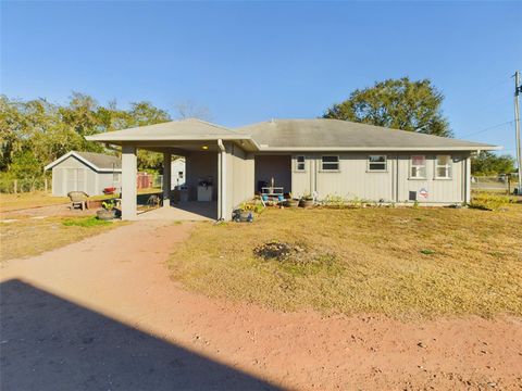 A home in LAKE WALES