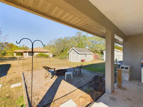 A home in LAKE WALES