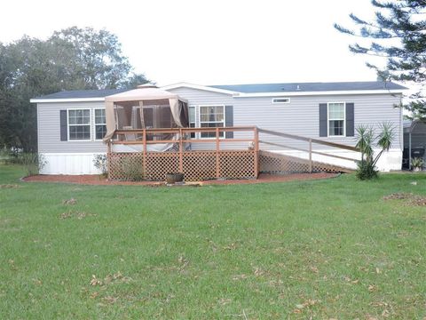 A home in LAKE WALES