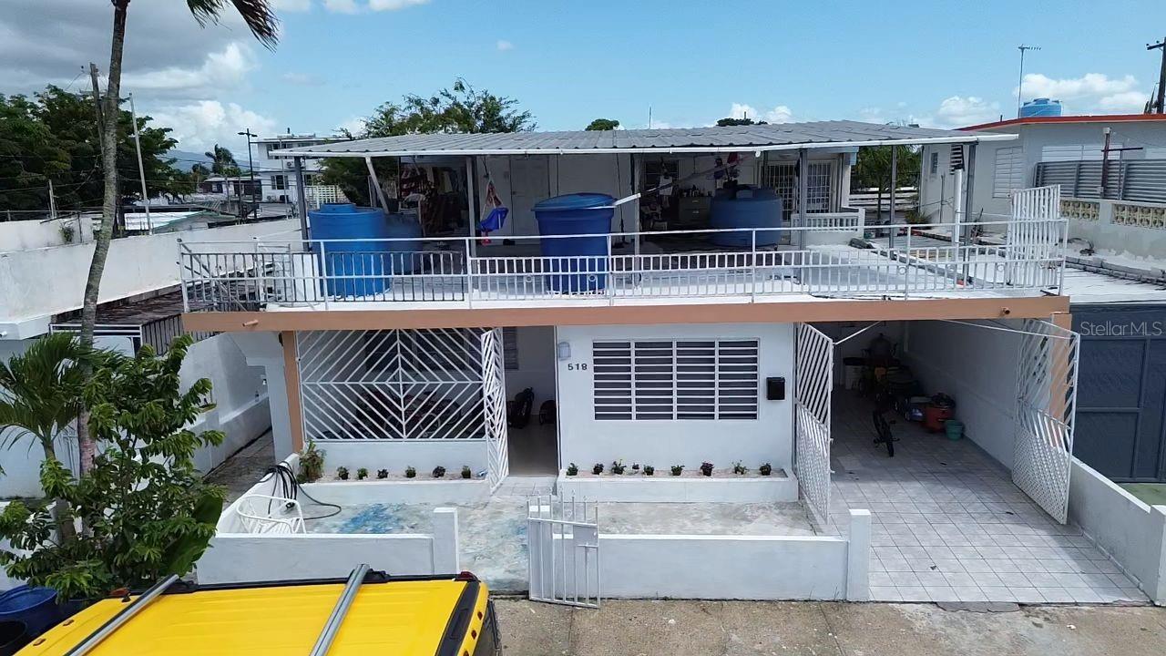 Unique investment opportunity in a prime location, less than a mile from the airport. This income-generating multi-family commercial property features 5 rental units, 4 of which are already occupied, providing immediate cash flow from day one. Equipped with a solar panel system, it offers energy efficiency and reduced operating costs. Its excellent location and versatile layout make it ideal for both long-term rentals and short-term stays on platforms like Airbnb. The unit breakdown is as follows: Apt #1 (2 bedrooms, 1 bathroom), Apt #2 (1 bedroom, 1 bathroom), Apt #3 (1 bedroom, 1 bathroom), Apt #4 (studio), and Apt #5 (1 bedroom, 1 bathroom with separate kitchen). Don’t miss this outstanding chance to expand your investment portfolio in a high-demand area