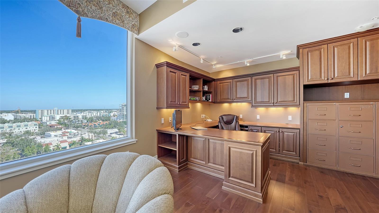 MARINA TOWER - Residential