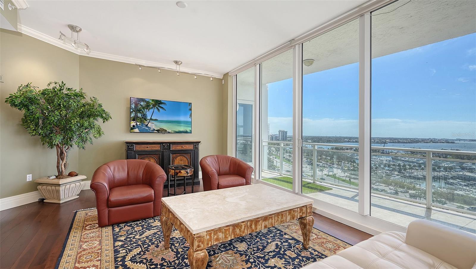 MARINA TOWER - Residential