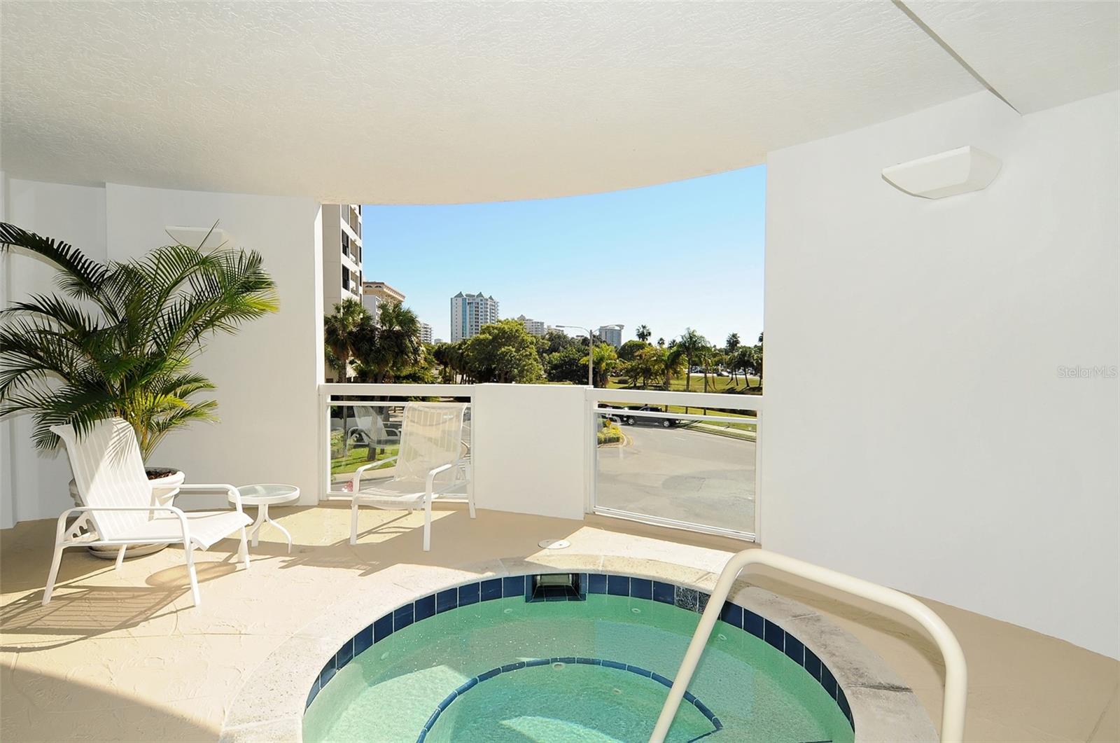 MARINA TOWER - Residential