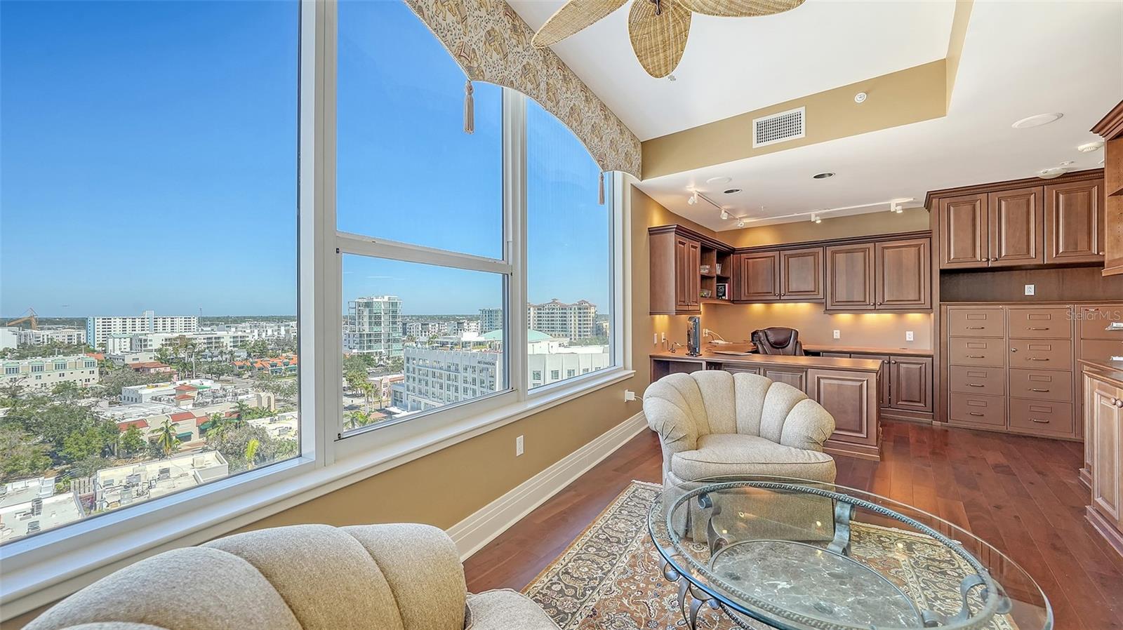 MARINA TOWER - Residential