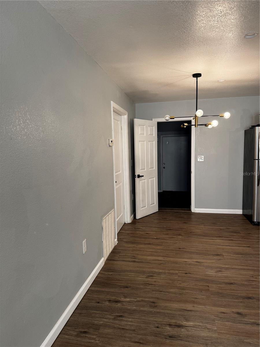 JAN PHYL VILLAGE - Residential Lease