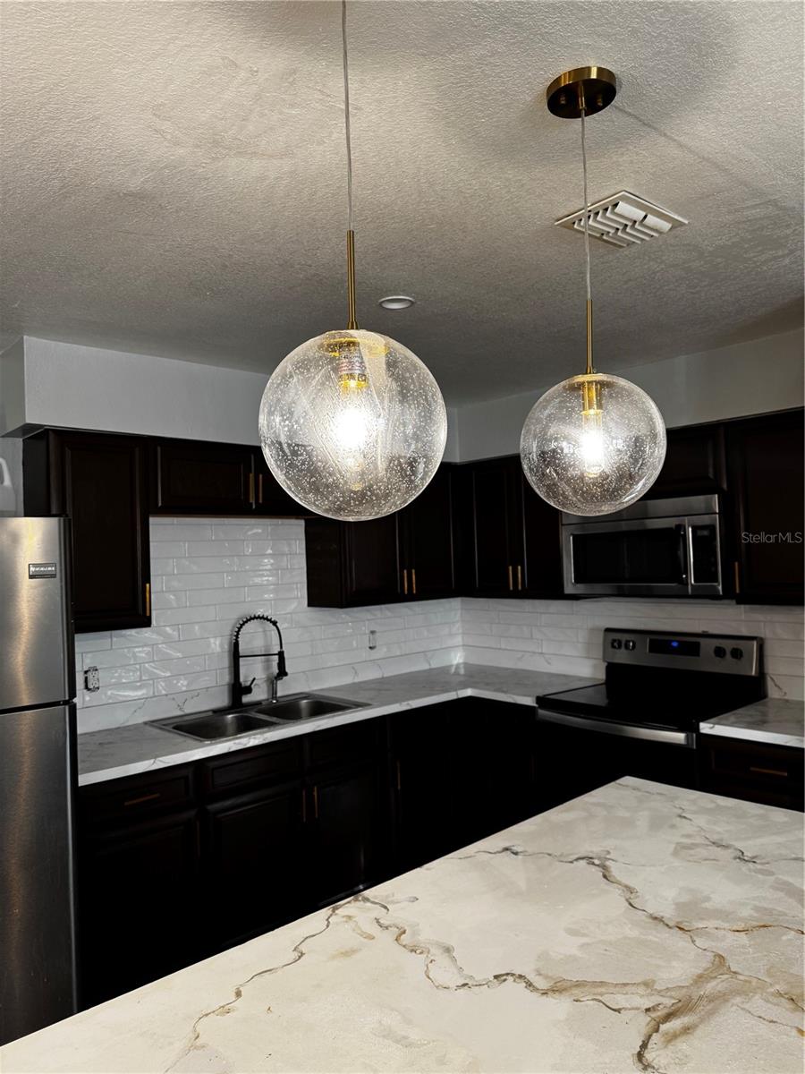 JAN PHYL VILLAGE - Residential Lease