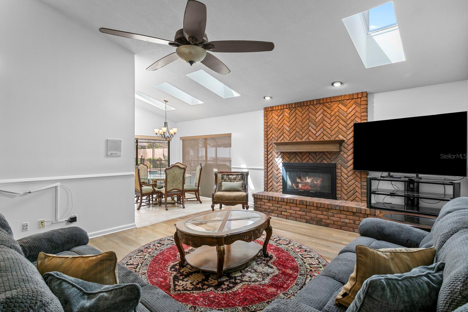 THERESA ARBOR - Residential