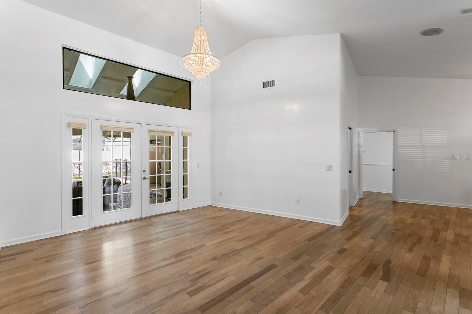 THERESA ARBOR - Residential