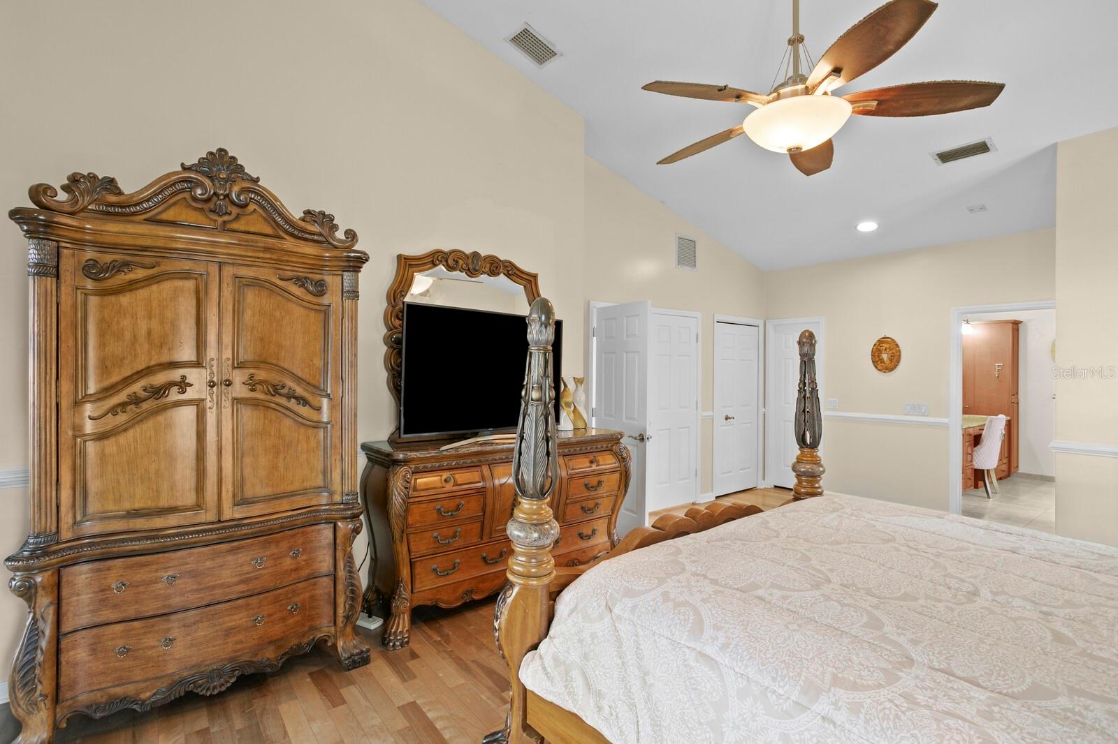 THERESA ARBOR - Residential