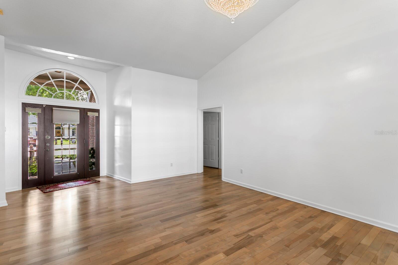 THERESA ARBOR - Residential