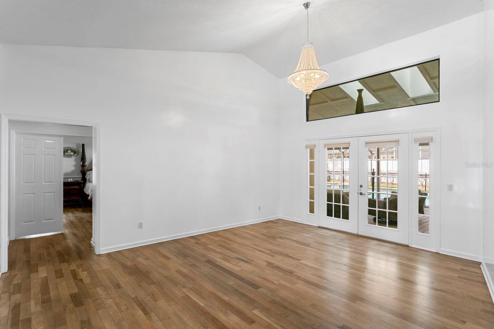 THERESA ARBOR - Residential