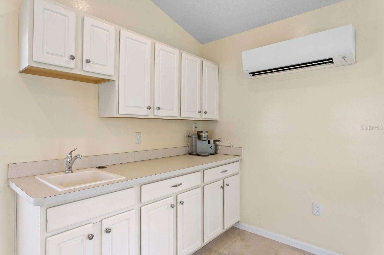 THERESA ARBOR - Residential