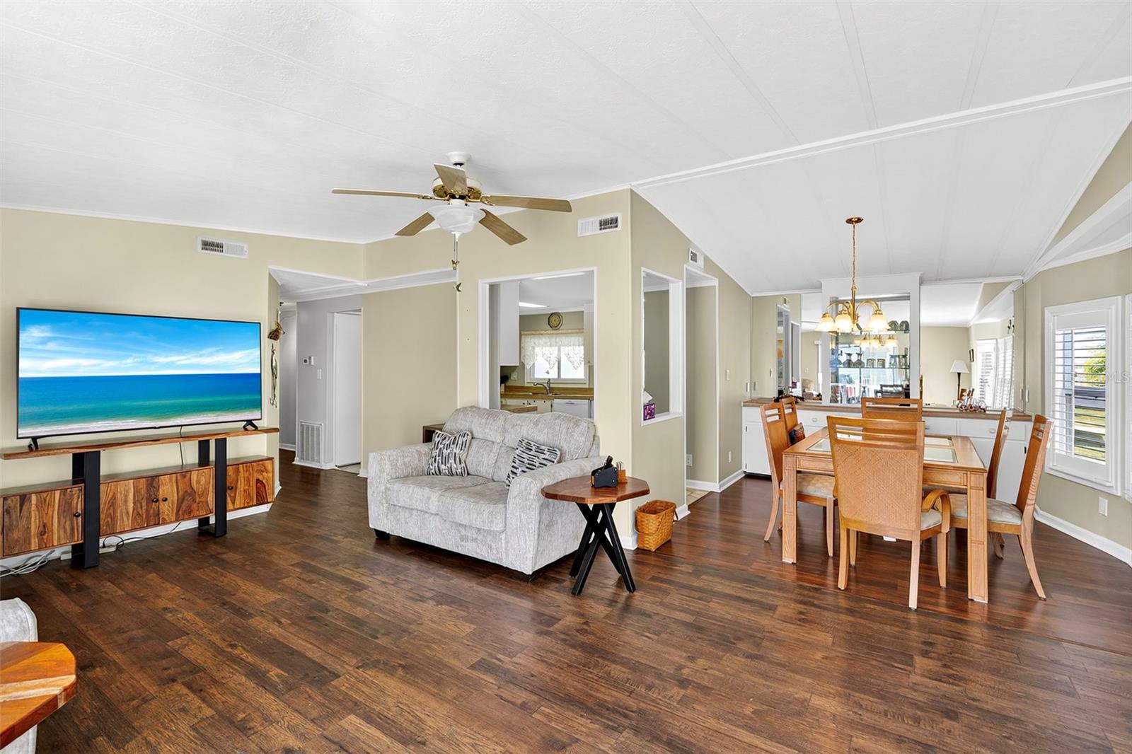 LA CASA MHP CO-OP - Residential